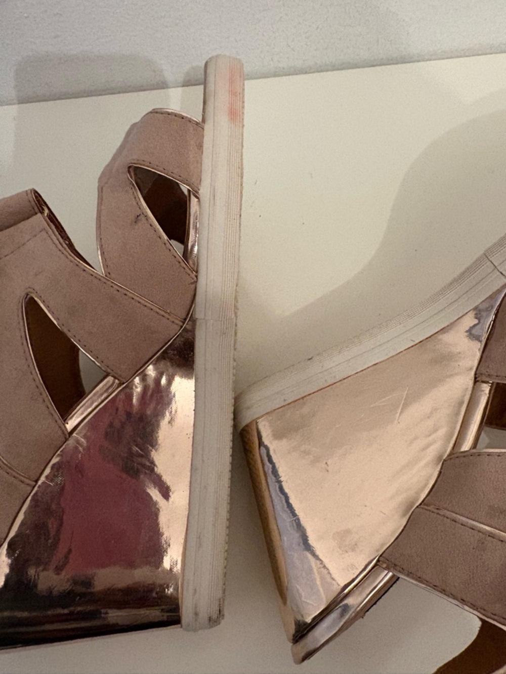Deena & Ozzy Taupe Sandal with Metallic Rose-Gold Toe - Picture 4 of 5